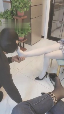 【黑桃】黑白丝双女王调丝袜狗儿子 bf4458