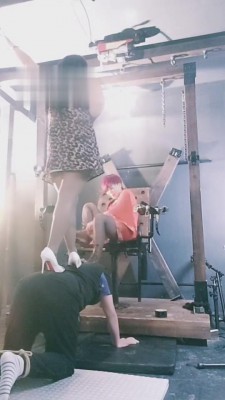 【范爷儿全能主】姐妹花蹂躏邻居 bf4651