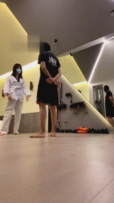 【上海糖糖老师】跆拳道学员暴力踢踹 bf2036