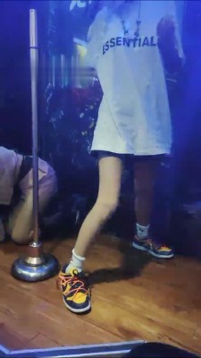 【安若】KTV忽悠初中妹妹做狗 bf12783