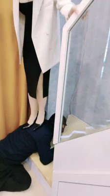 【辣姐】不听话就电击/圣水喝饱/高跟踩狗/含厕纸 bf25295