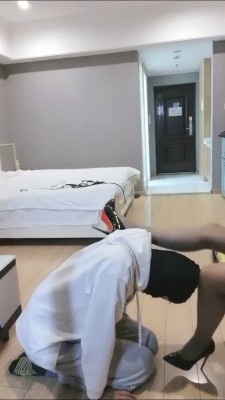 【婉婷】高跟灰丝踩虐/鞭打 bf26739